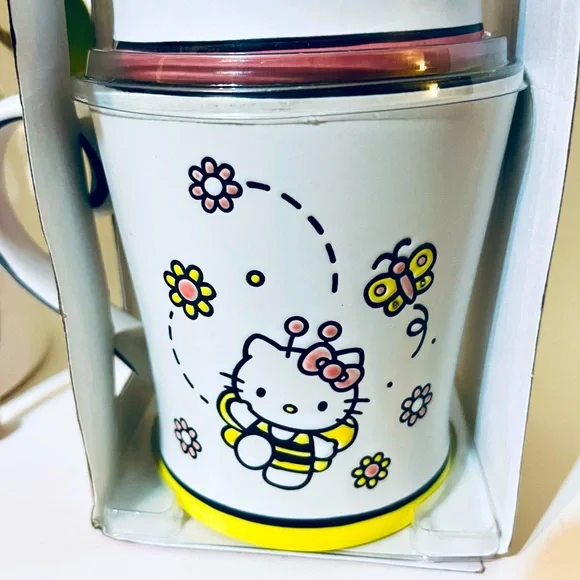 Hello Kitty Bee 🐝 Happy Mug Set - Picture 4 of 11